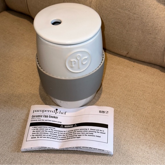 The Pampered Chef Kitchen Pampered Chef Ceramic Egg Cooker W